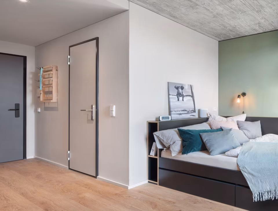 Neon Wood Student Housing in Berlin Adlershof - Classic Apartment in Köpenick, Berlin