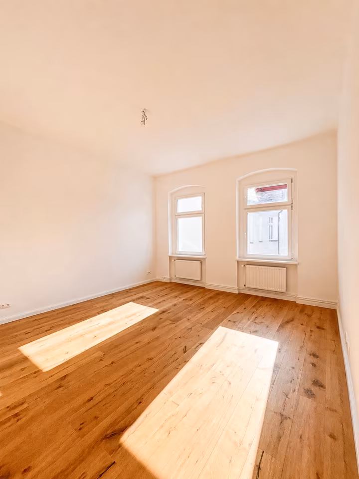Lichtdurchflutete Wohnung mit einer Einbauküche und Regendusche in Mitte, Berlin
