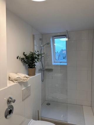 *SCHWEIZER PLATZ* luxuriös möbliertes Zimmer in vollausgestatteter WG in Sachsenhausen, Frankfurt am Main